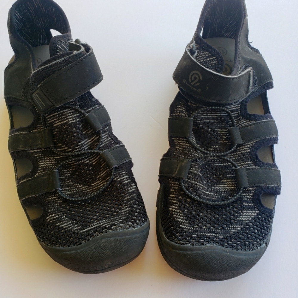 Mens size 11 Champion Sandles